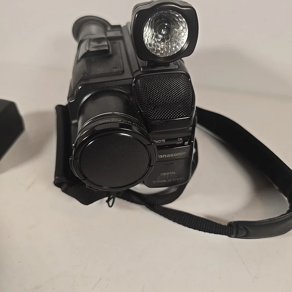 Panasonic Palmcorder X20 Digital Zoom PV-42 UNTESTED‎ Could Not Get Battery Char